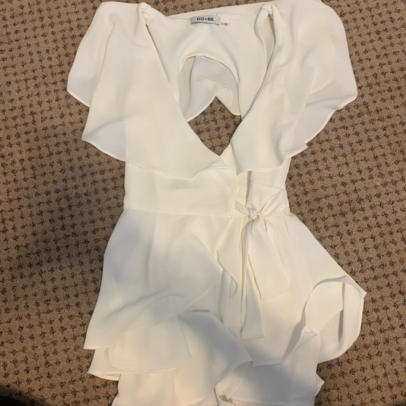 DO+BE WHITE RUFFLE ROMPER SIZE SMALL - Picture 2 of 2